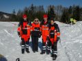 Partia záchranárov na pretekoch Snowcross 2012